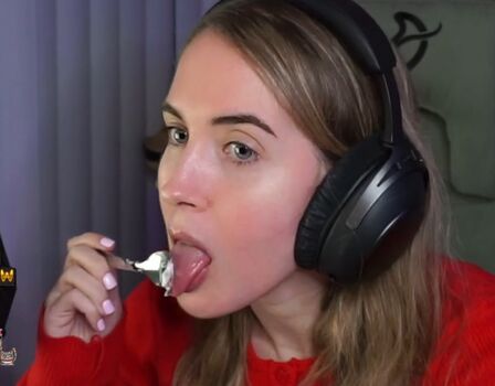 Emilycc leaked private photo uncensored HD quality