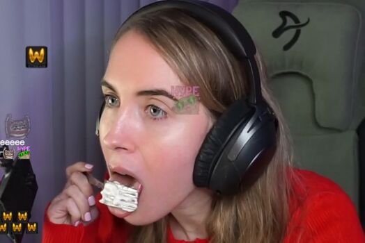 Emilycc leaked private photo uncensored HD quality