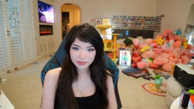 Emiru  page leaked private photo uncensored HD quality