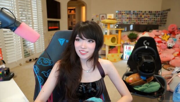 Emiru  page leaked private photo uncensored HD quality