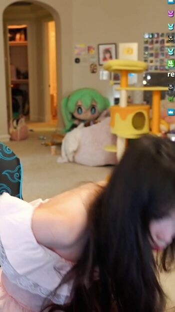 Emiru  page leaked private photo uncensored HD quality