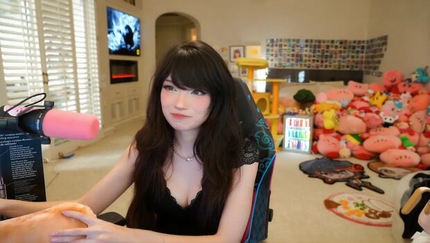 Emiru  page leaked private photo uncensored HD quality