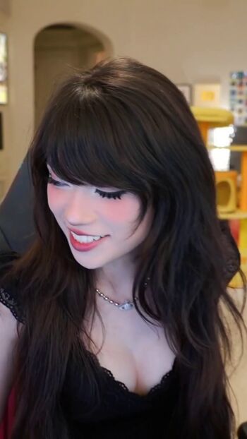 Emiru  page leaked private photo uncensored HD quality