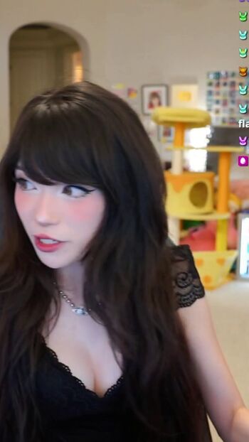 Emiru  page leaked private photo uncensored HD quality