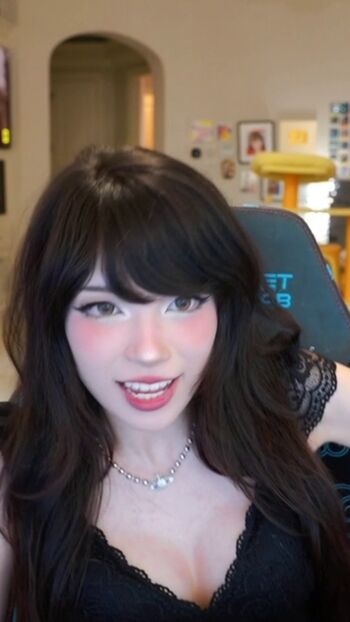 Emiru  page leaked private photo uncensored HD quality