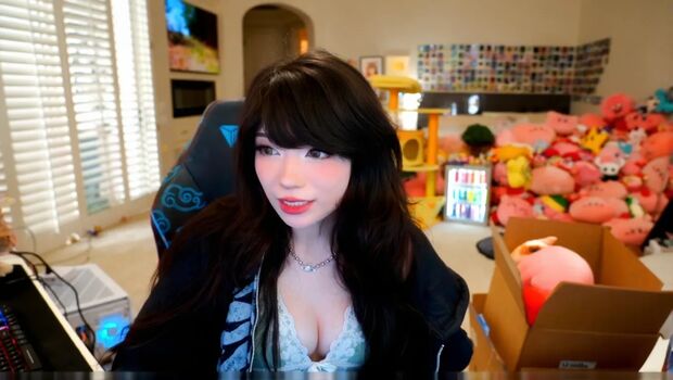 Emiru  page leaked private photo uncensored HD quality