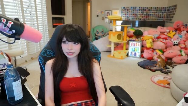 Emiru  page leaked private photo uncensored HD quality