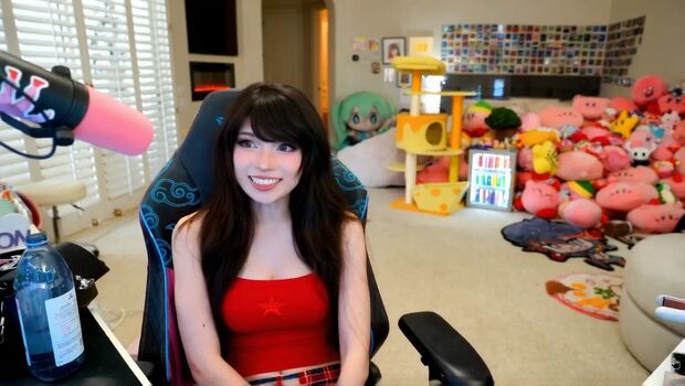 Emiru  page leaked private photo uncensored HD quality