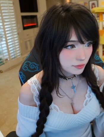 Emiru  page leaked private photo uncensored HD quality