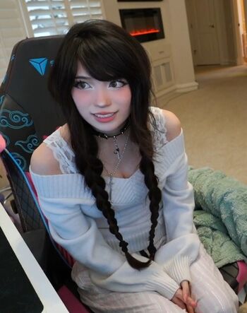 Emiru  page leaked private photo uncensored HD quality