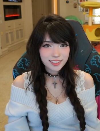 Emiru  page leaked private photo uncensored HD quality