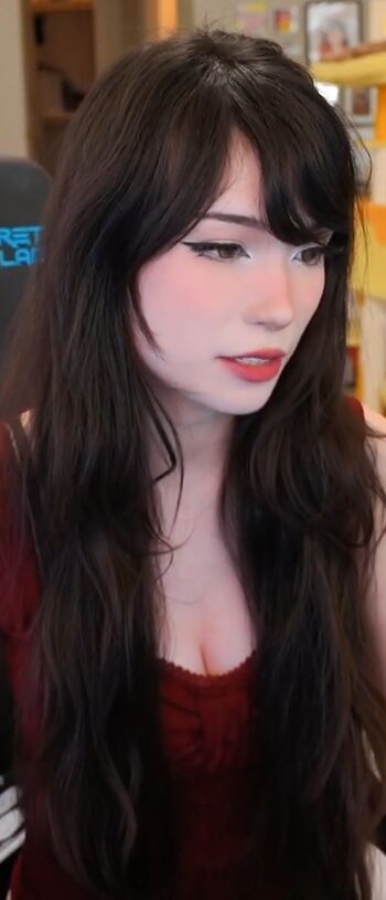 Emiru  page leaked private photo uncensored HD quality