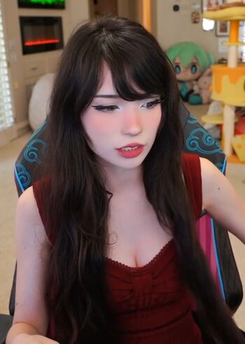 Emiru  page leaked private photo uncensored HD quality