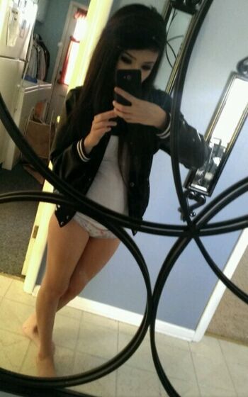 Emiru  page leaked private photo uncensored HD quality