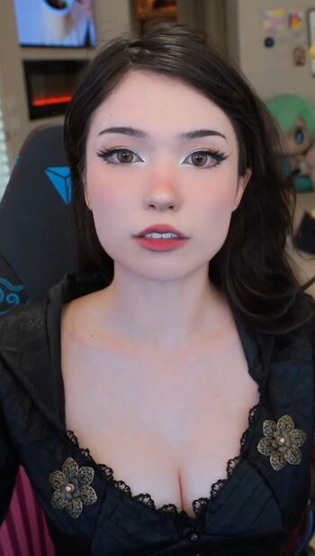 Emiru  page leaked private photo uncensored HD quality