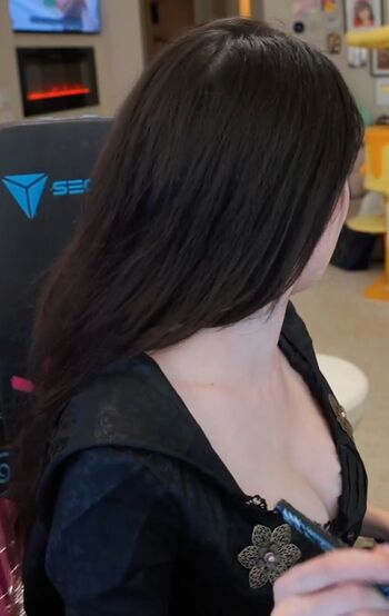 Emiru  page leaked private photo uncensored HD quality