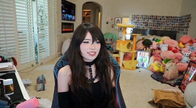 Emiru  page leaked private photo uncensored HD quality