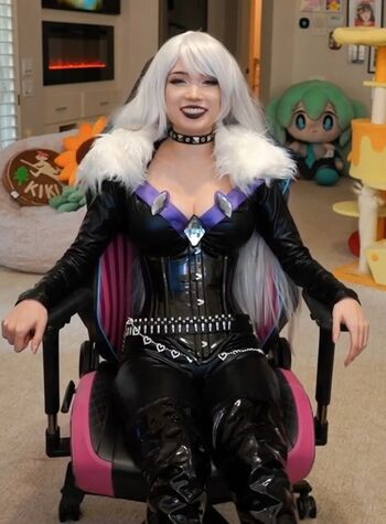 Emiru  page leaked private photo uncensored HD quality