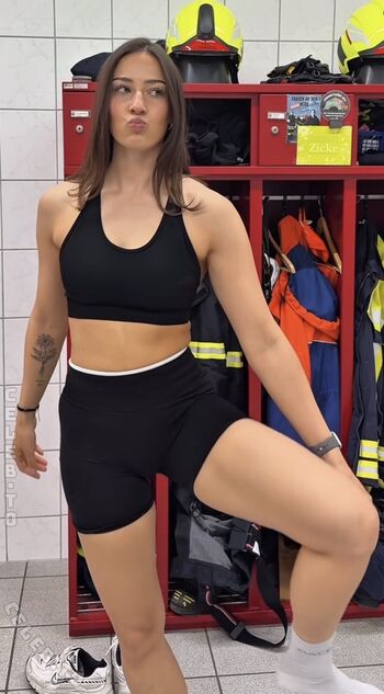 Emma scharmbeck leaked private photo uncensored HD quality