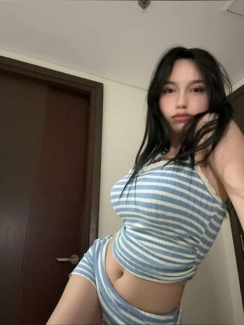 Emmavllryn leaked private photo uncensored HD quality