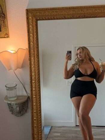 Erinmhk page leaked private photo uncensored HD quality