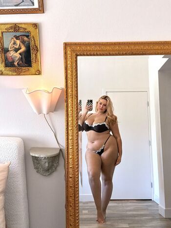 Erinmhk leaked private photo uncensored HD quality