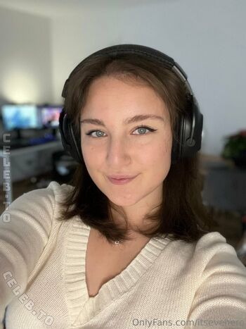 Evelynxka leaked private photo uncensored HD quality