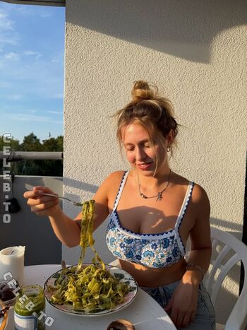 Helenaastoll leaked private photo uncensored HD quality