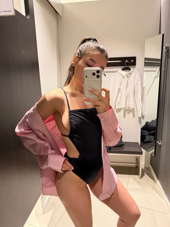 Helenalive  page leaked private photo uncensored HD quality