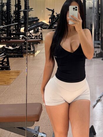 Hollyfitss leaked private photo uncensored HD quality
