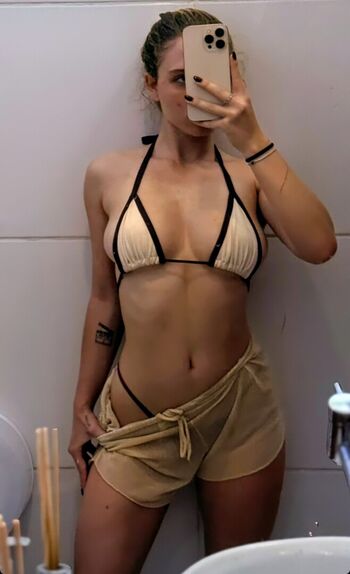 Iamcarlavoicu page leaked private photo uncensored HD quality