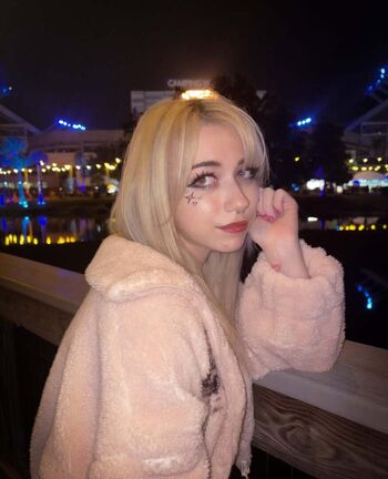 Iluvmeww page leaked private photo uncensored HD quality