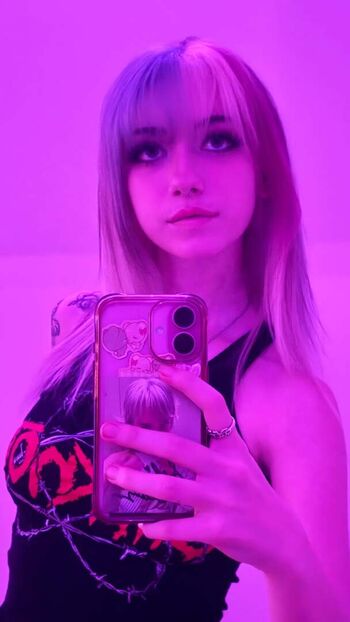 Iluvmeww page leaked private photo uncensored HD quality