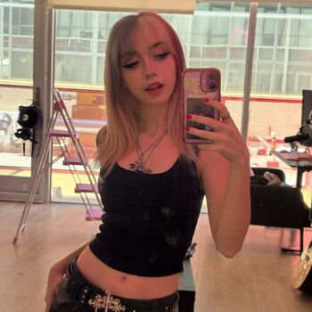 Iluvmeww page leaked private photo uncensored HD quality