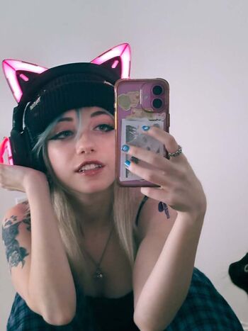 Iluvmeww page leaked private photo uncensored HD quality