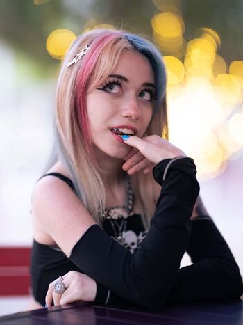 Iluvmeww page leaked private photo uncensored HD quality