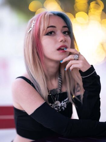 Iluvmeww page leaked private photo uncensored HD quality