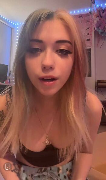 Iluvmeww page leaked private photo uncensored HD quality