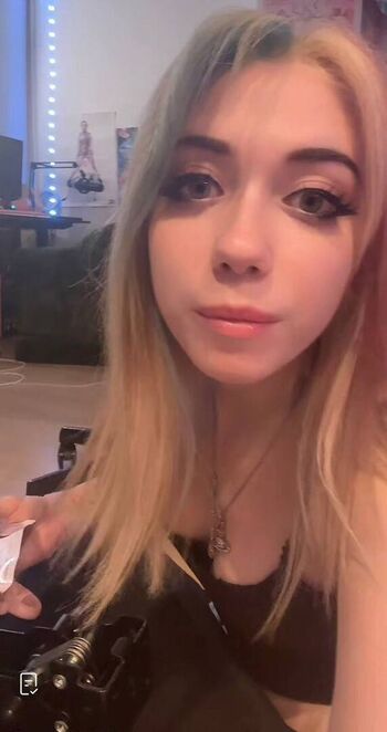 Iluvmeww page leaked private photo uncensored HD quality