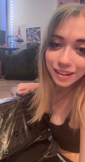 Iluvmeww page leaked private photo uncensored HD quality