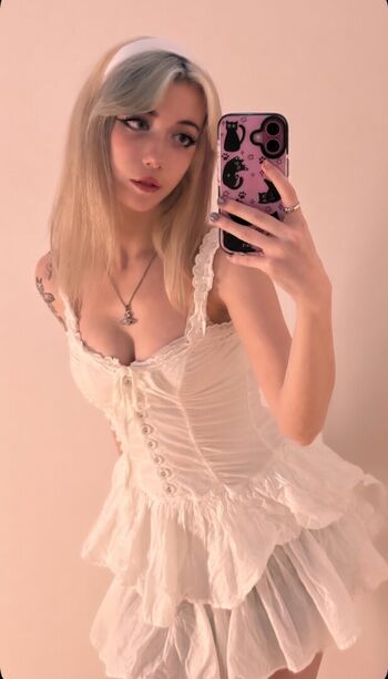 Iluvmeww page leaked private photo uncensored HD quality