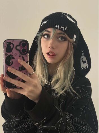 Iluvmeww leaked private photo uncensored HD quality