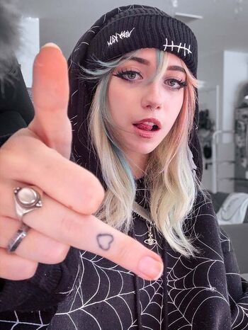 Iluvmeww leaked private photo uncensored HD quality