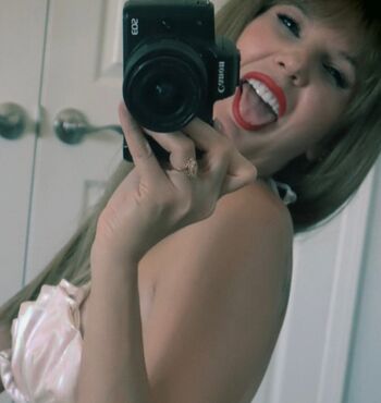 Itsjustblondie leaked private photo uncensored HD quality