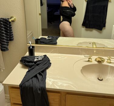 Itzzzachloe leaked private photo uncensored HD quality