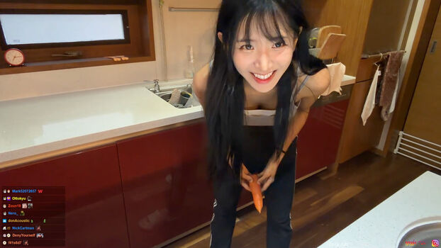Jinnytty page leaked private photo uncensored HD quality