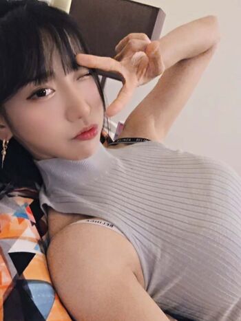 Jinnytty leaked private photo uncensored HD quality
