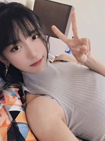 Jinnytty leaked private photo uncensored HD quality