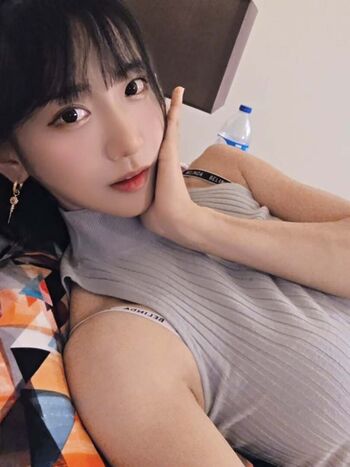 Jinnytty leaked private photo uncensored HD quality