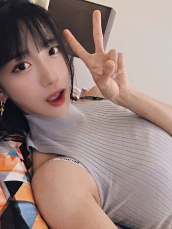 Jinnytty leaked private photo uncensored HD quality